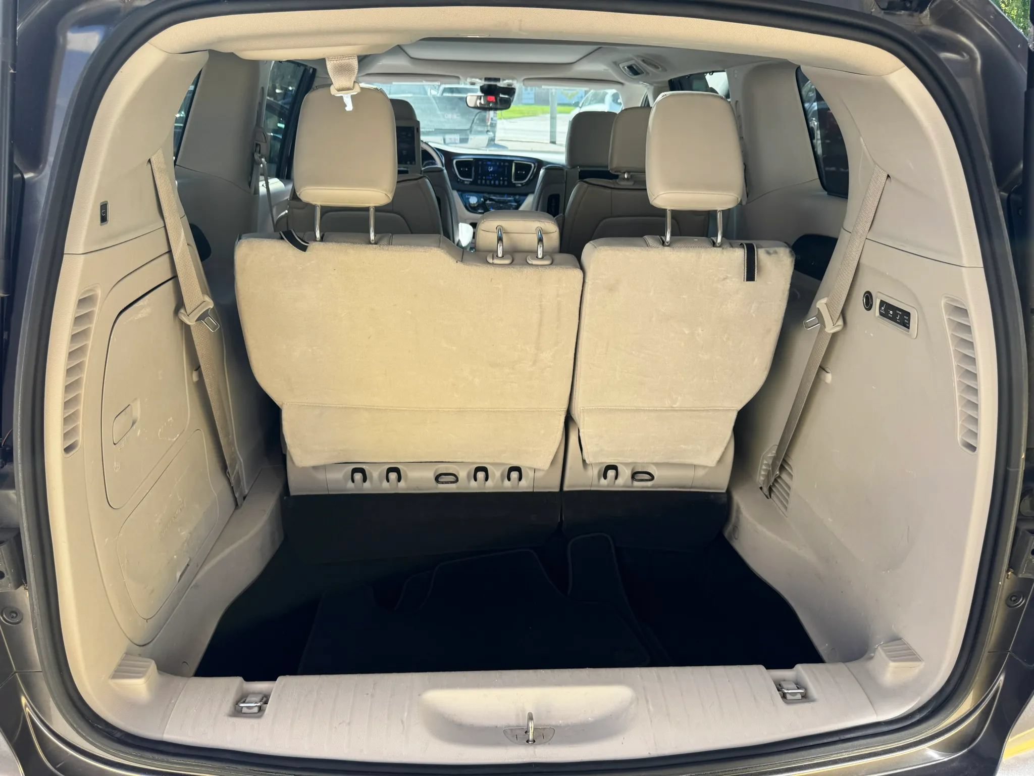 Used 2017 Chrysler Pacifica Limited FWD image 20