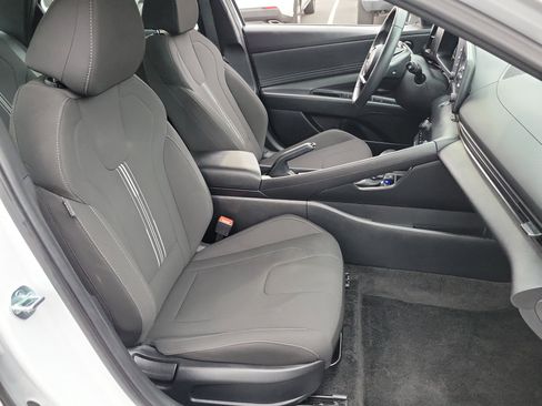 Certified 2025 Hyundai Elantra Sport image 19