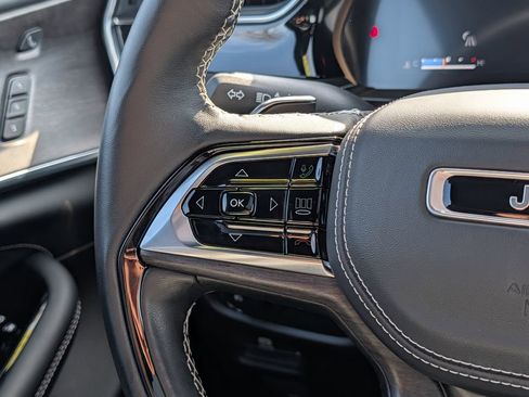 Used 2023 Jeep Grand Cherokee L Overland w/ Advanced Protech Group III image 32