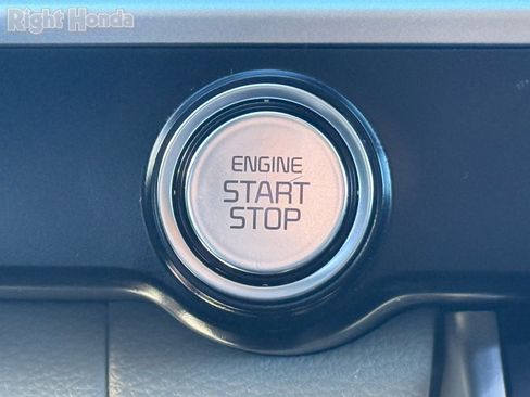 Used 2024 Kia Carnival LX image 25