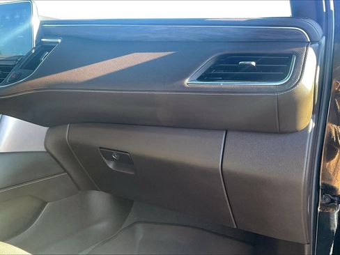 Used 2021 GMC Yukon XL SLT w/ Rear Media and Nav Package image 16