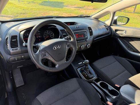 Used 2017 Kia Forte LX FWD image 5