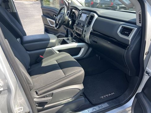 Used 2018 Nissan Titan SV w/ SV Convenience Package AWD/4WD image 34