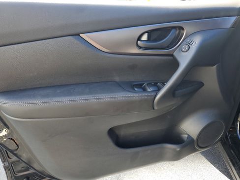 Used 2022 Nissan Rogue Sport S image 7