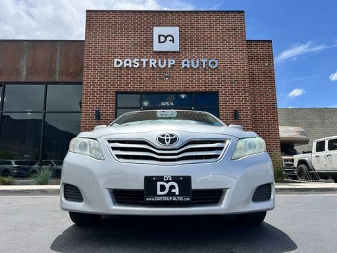 Used 2010 Toyota Camry LE FWD image 2