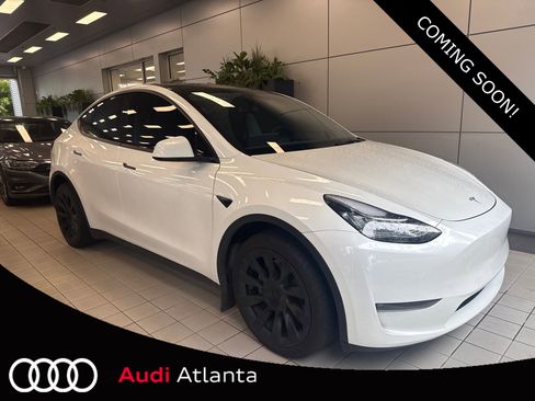Used 2023 Tesla Model Y Long Range AWD/4WD image 1