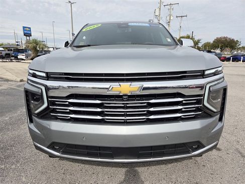 Used 2025 Chevrolet Suburban Premier image 9