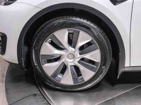 Used 2022 Tesla Model Y Long Range AWD/4WD image 10