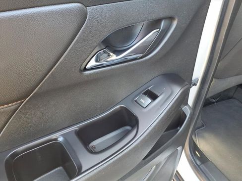 Used 2020 Chevrolet Traverse LT image 15