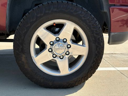 Certified 2014 GMC Sierra 3500 Denali w/ Suspension Package, Off-Road AWD/4WD image 9