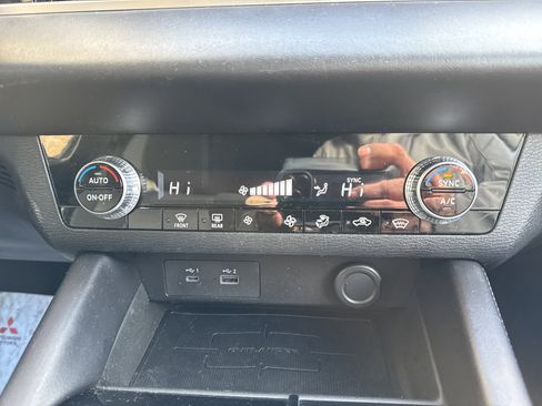 Used 2022 Mitsubishi Outlander ES image 17