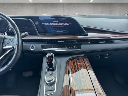 Used 2023 Cadillac Escalade Premium Luxury image 3