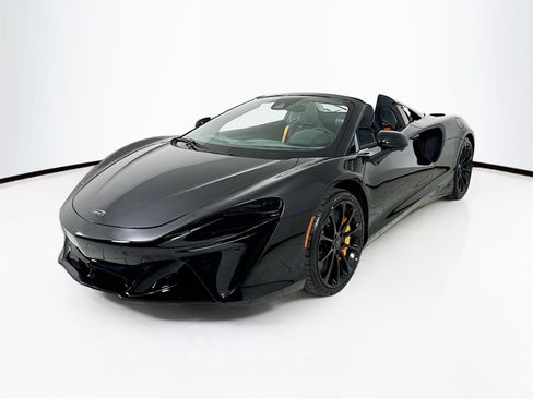 Used 2025 McLaren Artura Spider image 2
