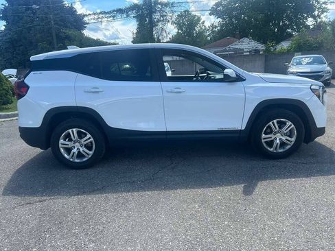 Used 2024 GMC Terrain SLE AWD/4WD image 4