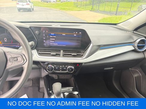 Used 2025 Chevrolet Trax LT FWD image 18