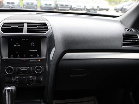 Used 2018 Ford Explorer XLT w/ Equipment Group 202A image 26