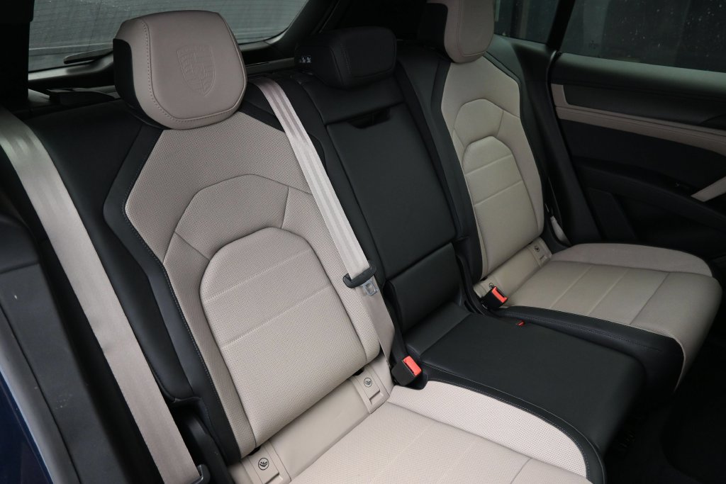 Certified 2026 Porsche Cayenne Turbo AWD/4WD image 28