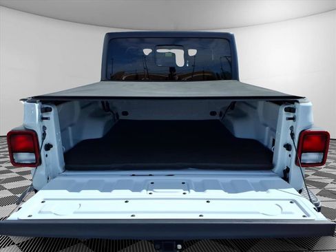 Used 2022 Jeep Gladiator Sport image 11