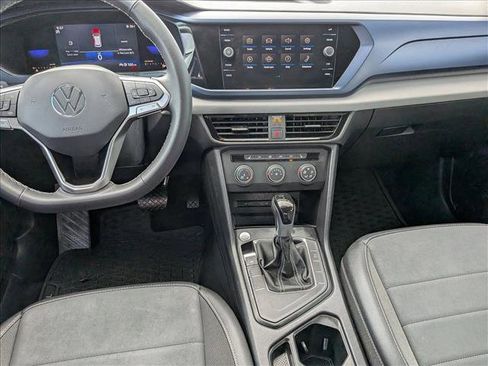 Used 2022 Volkswagen Taos SE image 16