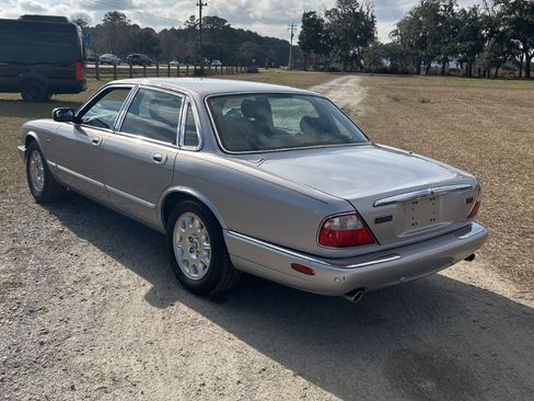 Used 2002 Jaguar XJ8 image 3
