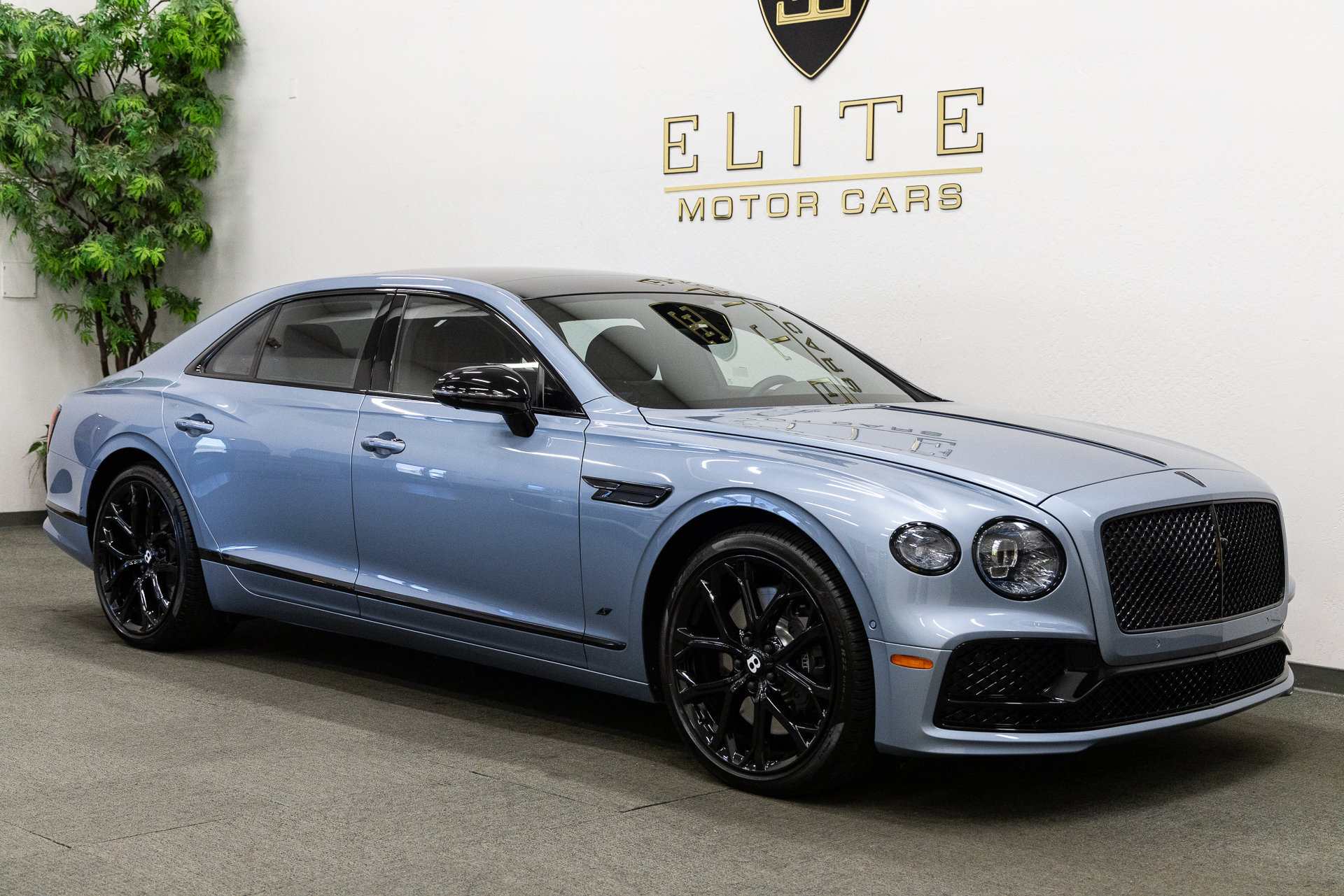 Used 2024 Bentley Flying Spur Plug-In Hybrid AWD/4WD image 8
