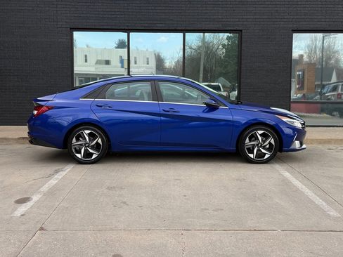 Used 2023 Hyundai Elantra Limited image 11