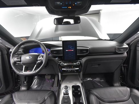 Used 2024 Ford Explorer ST w/ Technology Package image 28