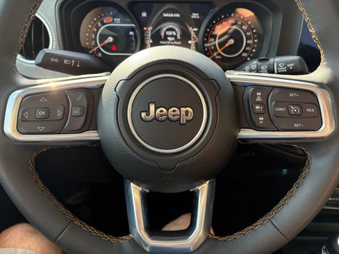 Used 2025 Jeep Wrangler Unlimited Sahara AWD/4WD image 17