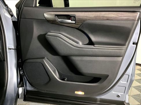 Used 2021 Toyota Highlander Platinum image 21