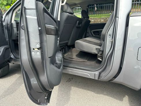 Used 2015 Nissan Titan PRO-4X image 16