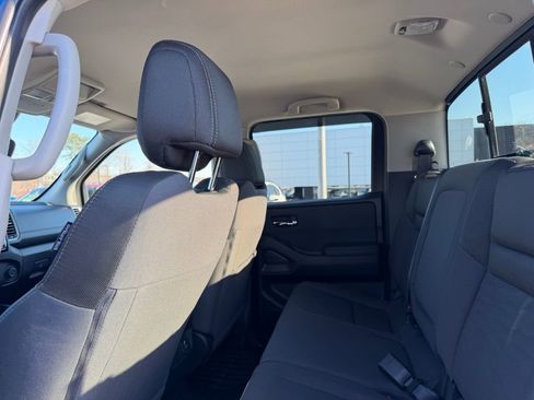Used 2024 Nissan Frontier SV w/ SV Convenience Package image 29