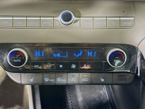 Used 2023 Hyundai Elantra SEL w/ Convenience Package image 16