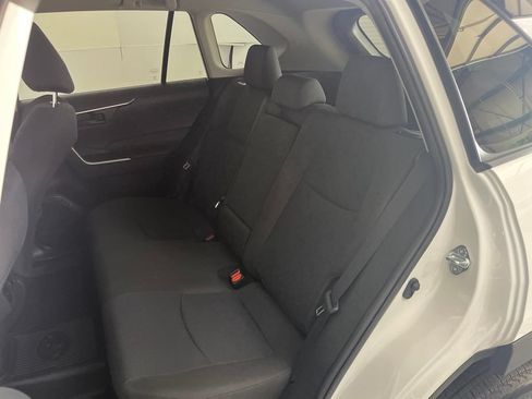 Used 2022 Toyota RAV4 LE AWD/4WD image 19