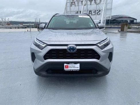 Used 2022 Toyota RAV4 XLE w/ XLE Grade Weather Package AWD/4WD image 5