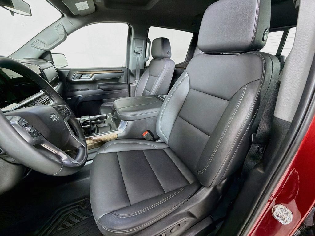 Used 2025 Chevrolet Silverado 1500 LT Trail Boss w/ Convenience Package II AWD/4WD image 12