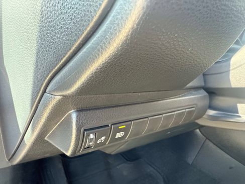 Used 2025 Toyota Corolla LE FWD image 27