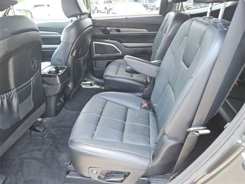 Used 2022 Kia Telluride EX w/ EX Premium Package image 11
