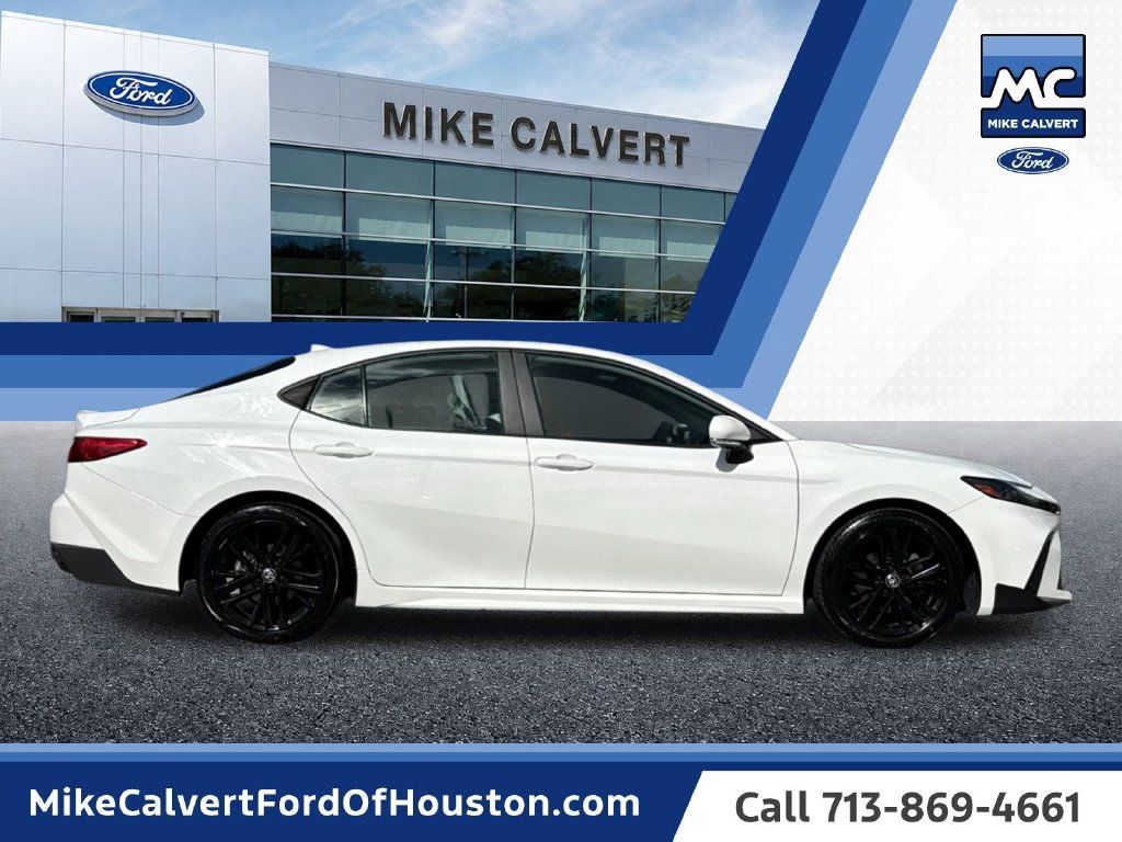 Used 2025 Toyota Camry SE FWD image 6