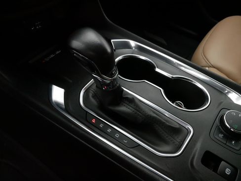 Used 2022 Chevrolet Traverse Premier image 24