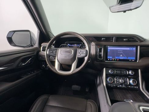 Used 2021 GMC Yukon Denali w/ Denali Premium Package image 28