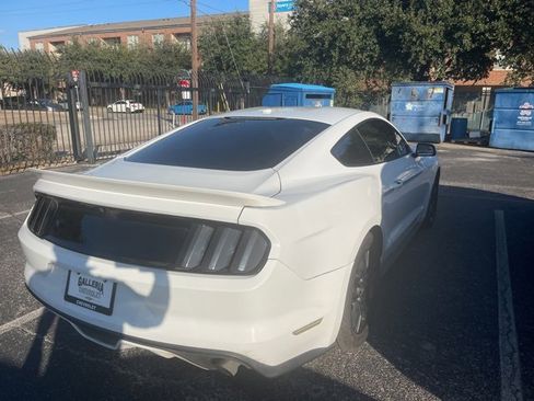 Used 2017 Ford Mustang Premium image 7