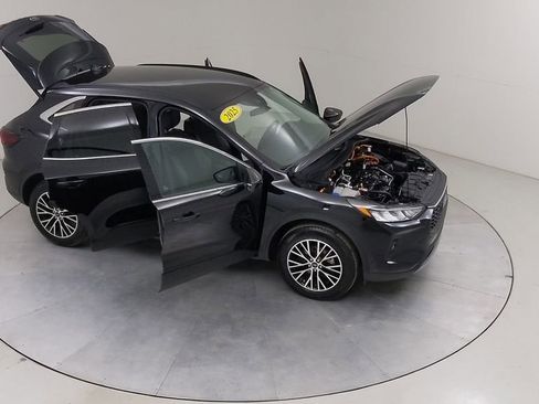Certified 2025 Ford Escape SE w/ Class II Trailer Tow Package FWD image 45