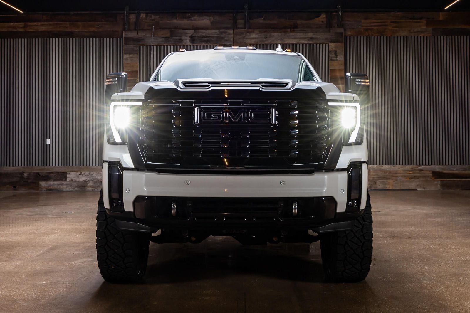 Used 2024 GMC Sierra 2500 Denali Ultimate AWD/4WD image 4