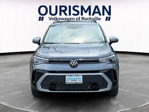 Used 2025 Volkswagen Taos SE w/ Panoramic Sunroof Package AWD/4WD image 8