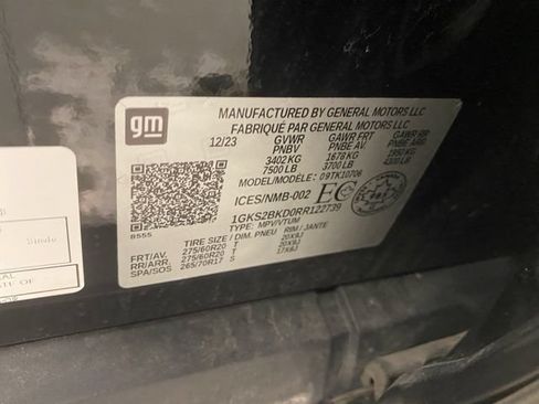 Used 2024 GMC Yukon SLT w/ SLT Luxury Package AWD/4WD image 40