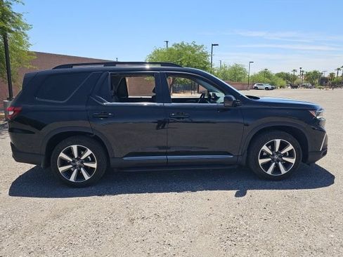 Used 2025 Honda Pilot Touring image 4