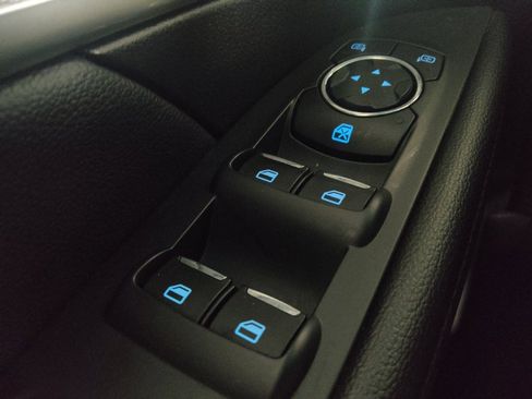 Used 2017 Ford Explorer XLT FWD image 27