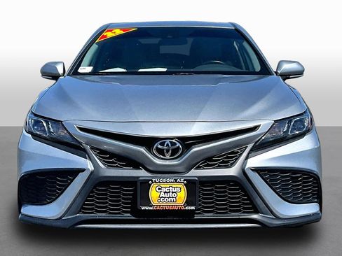 Used 2022 Toyota Camry SE FWD image 3