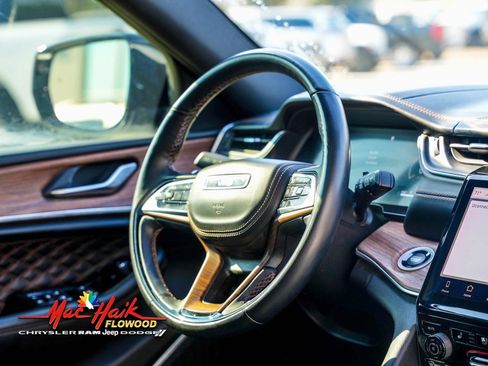 Used 2022 Jeep Grand Cherokee L Summit w/ Luxury Tech Group V image 18