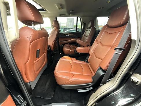 Used 2017 Cadillac Escalade Luxury AWD/4WD image 33